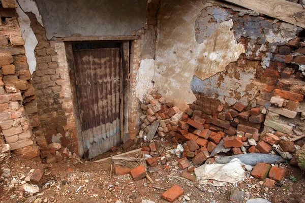 Edifício de tijolo velho na cidade de Falam — Fotografia de Stock