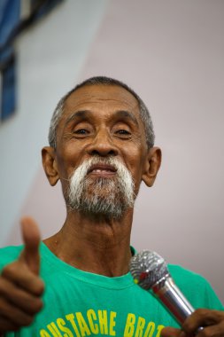 Bıyık kardeşim gerçekleştirme komedi Show