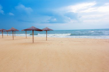 Yalı thatched şemsiye ile 