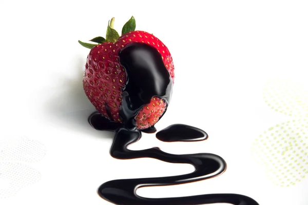 Strawberry drizzled with chocolate sauce — Stock Photo, Image