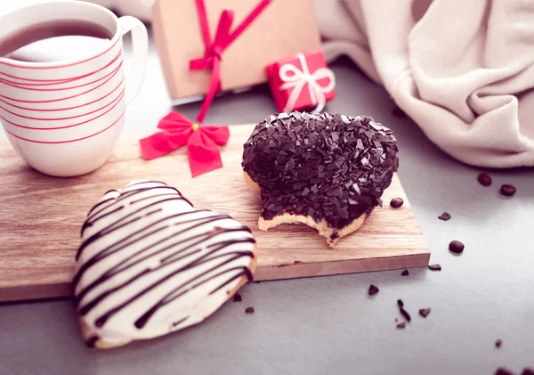 Rosquillas Forma Corazón Dulce Con Café —  Fotos de Stock