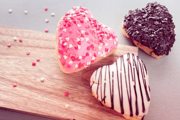 Drie Zoete Hartvormige Donuts Stockfoto