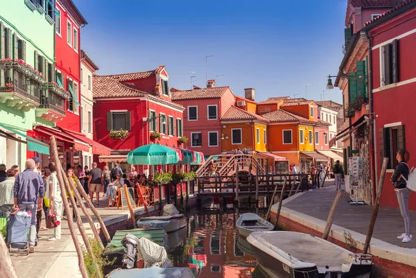 Ilha Burano Com Casas Coloridas Canal Centro Setembro 2018 — Fotografia de Stock