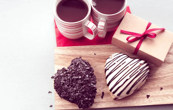 Zoete Hartvormige Donuts Met Koffie — Stockfoto