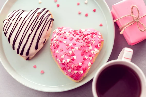 Beignets Forme Coeur Doux Avec Café — Photo