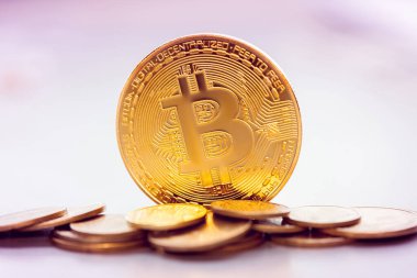Altın Bitcoin diğer madeni paraların arka planında
