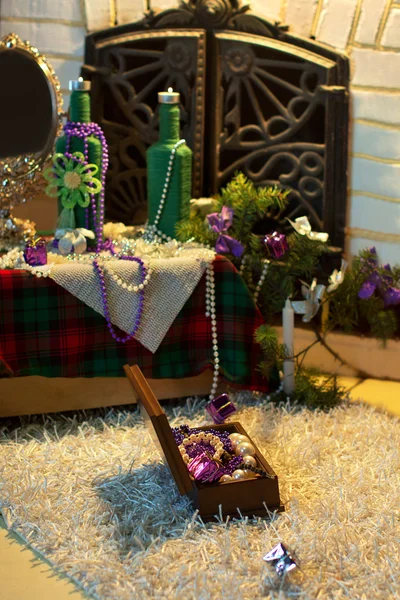 Box with jewelery on the background of Christmas decorations — Stock Photo, Image