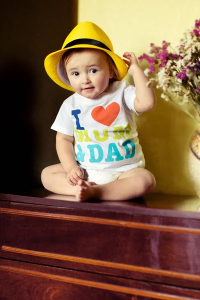 Little baby girl sitting on the dresser — Stock Photo, Image