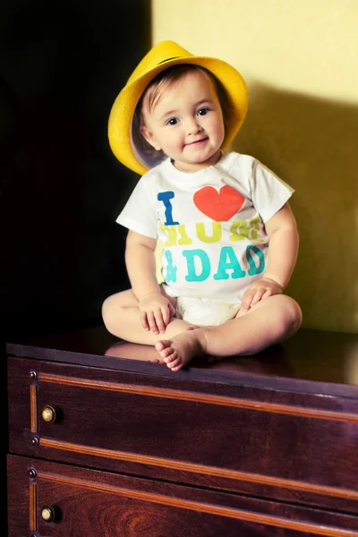 Little baby girl sitting on the dresser — Stock Photo, Image