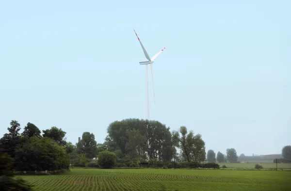 Alternatif enerji rüzgar türbini — Stok fotoğraf