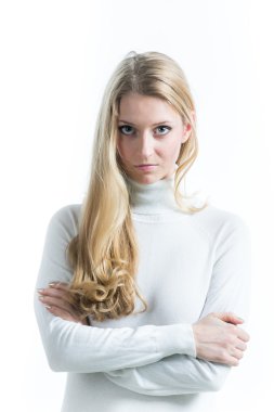 bir balıkçı yaka beyaz bir arka plan üzerinde sarışın kız