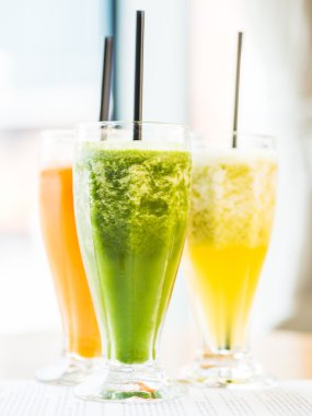 güler yüzlü ıspanak, havuç ve armut