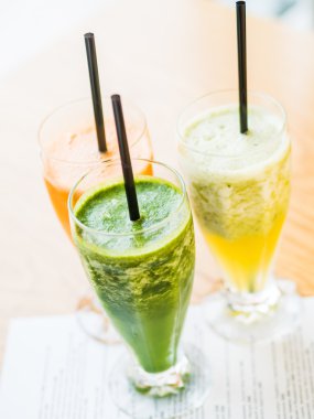 güler yüzlü ıspanak, havuç ve armut