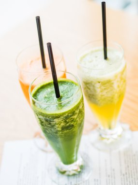 güler yüzlü ıspanak, havuç ve armut