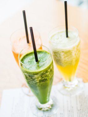 güler yüzlü ıspanak, havuç ve armut