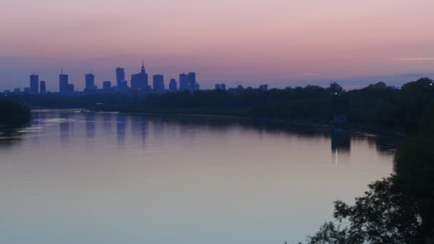 日没の間にワルシャワ市内中心部 — ストック動画
