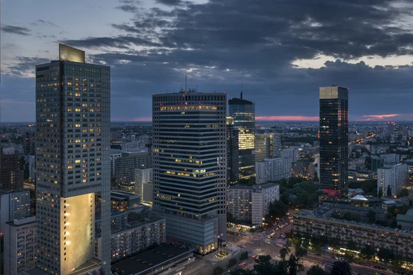 Vista aérea del Centro Financiero de Varsovia por la noche — Foto de Stock