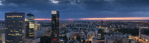 Panorama der Warschauer Innenstadt in der Nacht, — Stockfoto