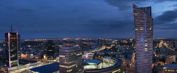 Panorama van Warschau centrum tijdens de nacht — Stockfoto