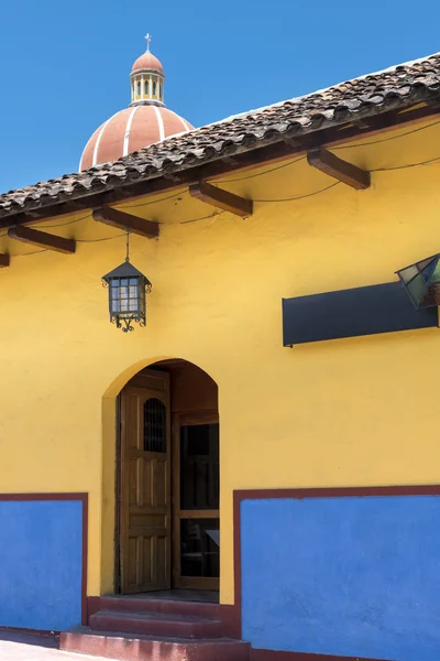 Ciudad colonial de León en el norte de Nicaragua — Foto de Stock