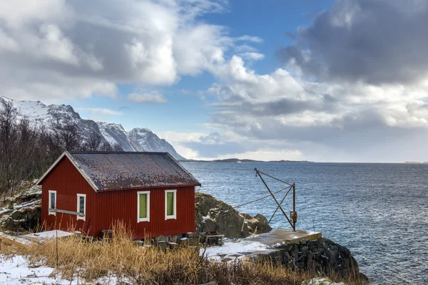 Lofoten adalar rorbu adlı kırmızı ahşap ev — Stok fotoğraf