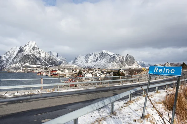 작은 어항 Reine Lofoten 섬에의 겨울 풍경, — 스톡 사진