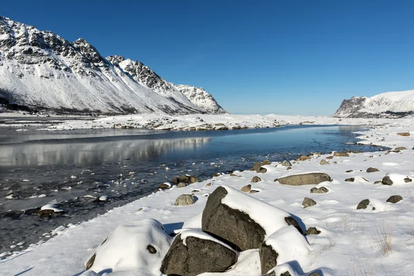 Winterlandschaft der Lofoten, Nordnorwegen — Stockfoto