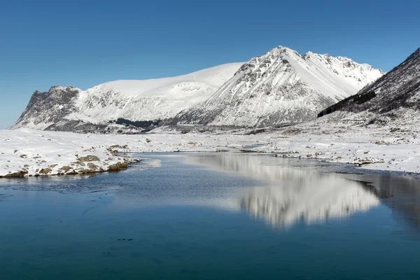 Winterlandschap van Lofoten eilanden — Stockfoto