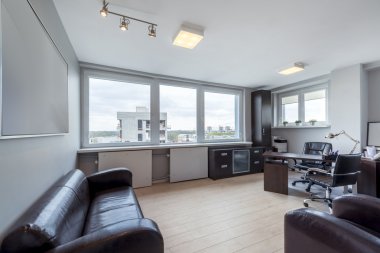 Basit ve şık ofis Oda