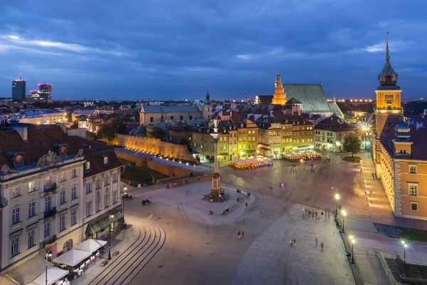 Vista nocturna del casco antiguo de Varsovia, Polonia — Foto de Stock