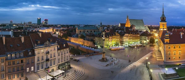 Varşova, Polonya eski şehir panoraması gece — Stok fotoğraf