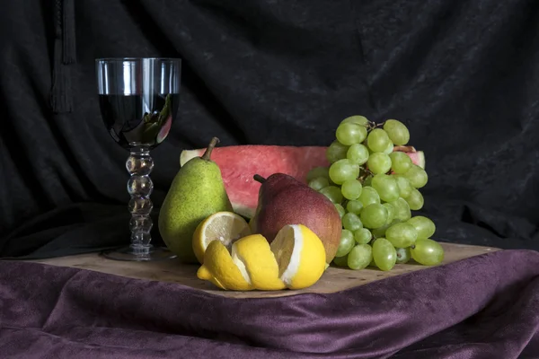 Натюрморт с фруктами — стоковое фото