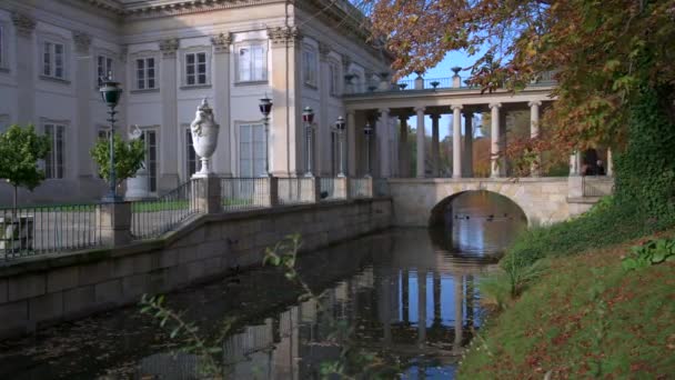 Warsaw Polonia Octubre 2020 Palacio Real Sobre Agua Parque Lazienki — Vídeos de Stock