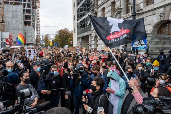 Warsaw Polsko Října 2020 Tisíce Mladých Lidí Účastní Stávky Žen — Stock fotografie