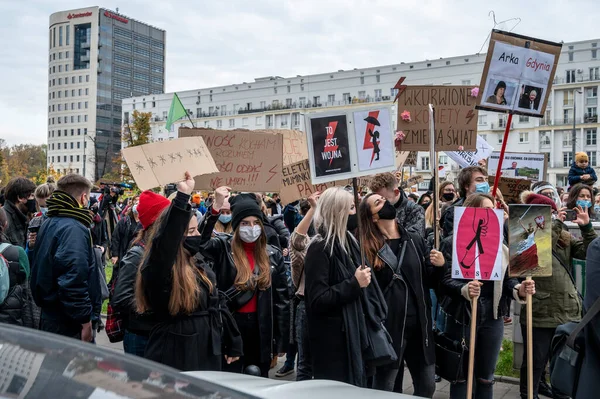 Warsaw Polsko Října 2020 Tisíce Mladých Lidí Účastní Stávky Žen — Stock fotografie