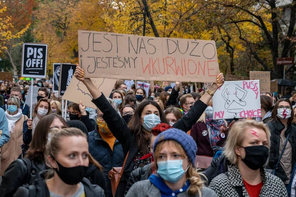 Warsaw Polsko Října 2020 Tisíce Mladých Lidí Účastní Stávky Žen — Stock fotografie