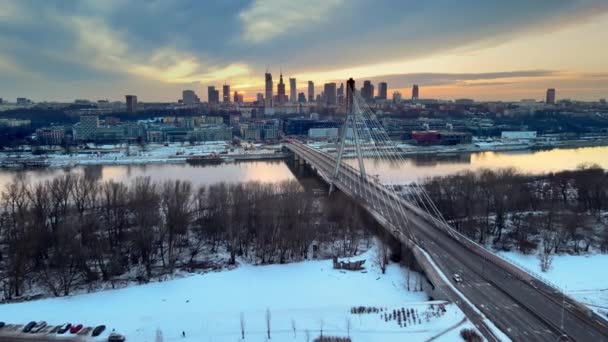 Panoramiczny Widok Lotu Ptaka Centrum Warszawy Zimą Drapaczami Chmur Mostem — Wideo stockowe