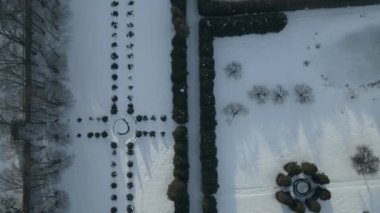 STOCZEK KLASZTORNY, POLAND - 21 Şubat 2021: Kiwity Stoczek Klasztorny 'deki Manastır kış dönemi insansız hava aracı perspektifinden. Manastır, 1953 yılında Polonya 'daki komünist parti tarafından Kardinal Wyszynski' nin hapsedilmesiyle tanınıyor..