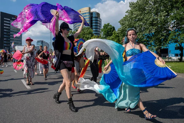 2021 유럽에서 동성애자들의 자부심 Equality Parade 세계적 유행병으로 년만에 바르샤바에서 — 스톡 사진