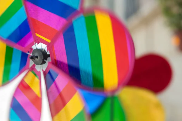 Giro Pinwheel Colorido Palheta Vento Tempo Símbolo Arco Íris Infância — Fotografia de Stock