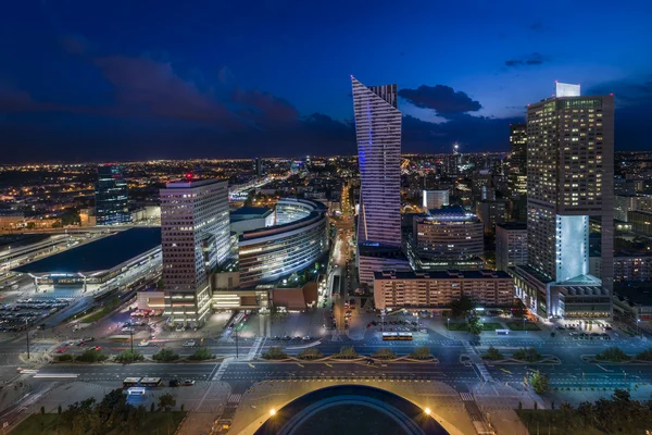 Panorama z varšavského centra během noci — Stock fotografie