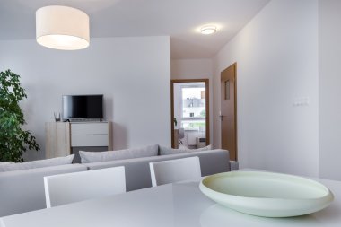 İskandinav tarzı modern oturma odasında
