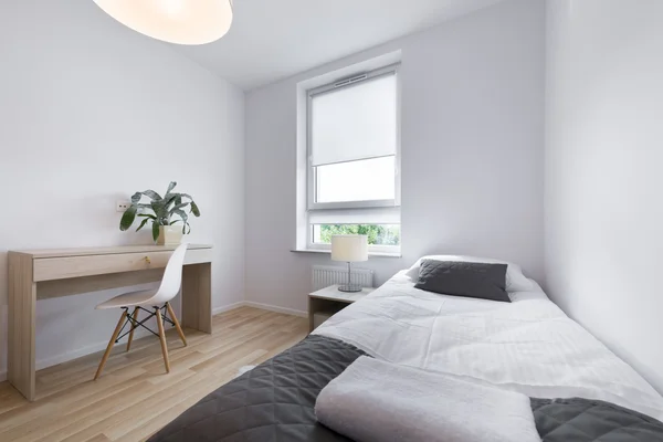 Petite chambre à coucher moderne design intérieur — Photo