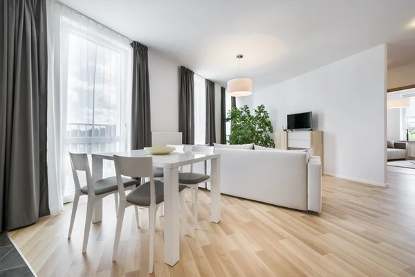 Weids uitzicht van woonkamer in Scandinavische stijl — Stockfoto