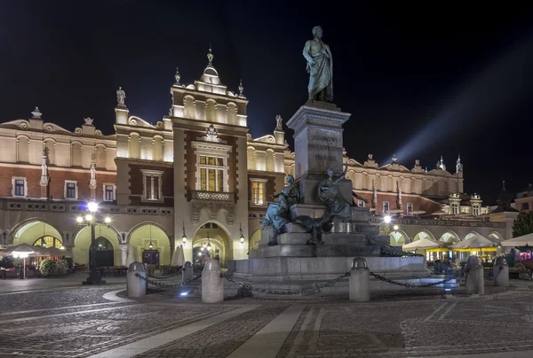 Monumento de Adam Mickiewicz em Cracóvia, Polônia — Fotografia de Stock