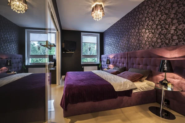 Modern, karanlık iç tasarım
