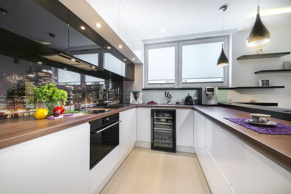 Luxurious new kitchen — Stock Photo, Image