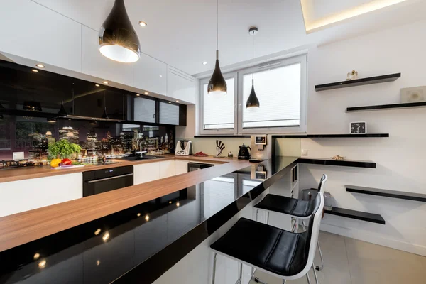 Moderne open ruimte luxe keuken — Stockfoto