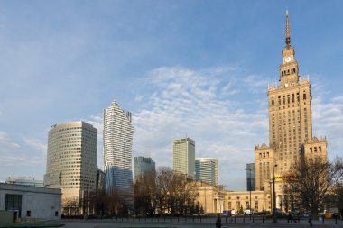 Varşova şehir merkezinde gökdelen Kültür Sarayı ile 
