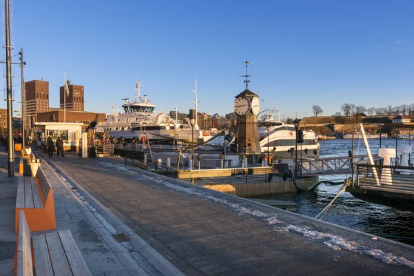 Vista sulla baia di Oslo, Radhuset (municipio), Norvegia — Foto Stock